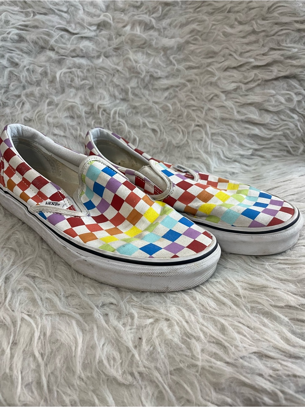 Vans Unisex Rainbow Checkerboard Slip-On Sneakers (men’s 6.5 women’s 8)